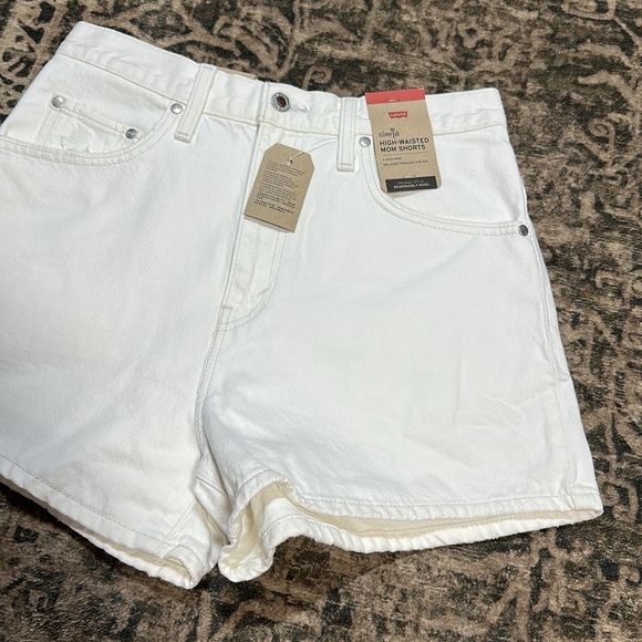 Women’s New with Tags Levi’s Silver Tab White Mom Shorts • sz 29 - Picture 6 of 9